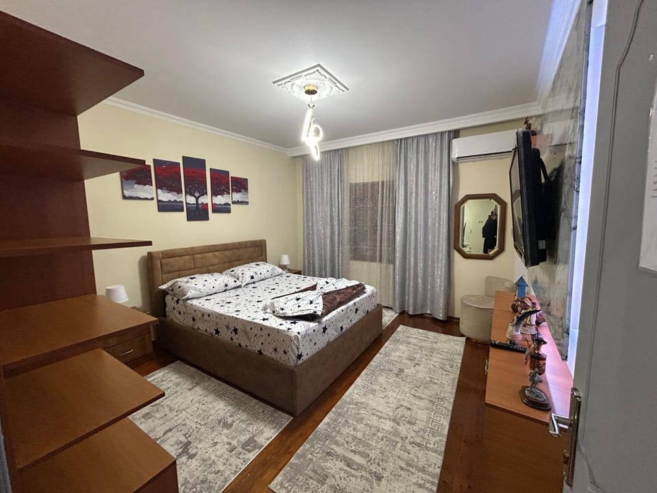 Bed, TV and multimedia, Photo of the whole room, Bedroom, wardrobe