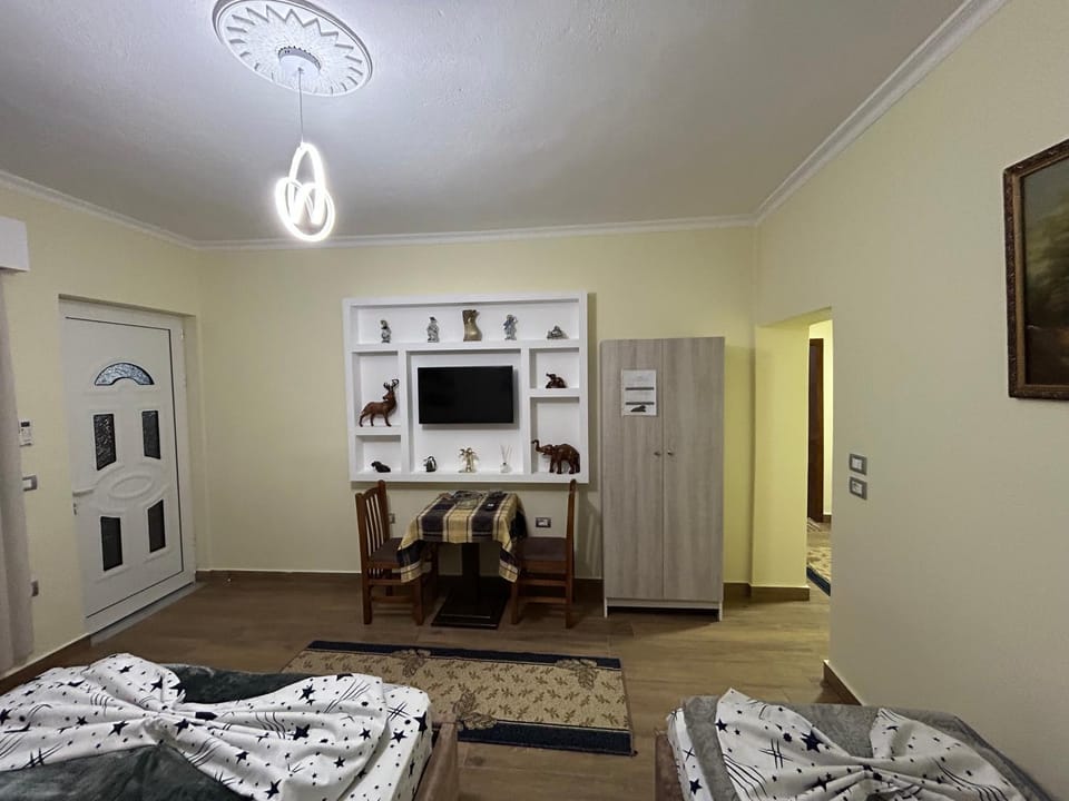 TV and multimedia, Photo of the whole room, Bedroom
