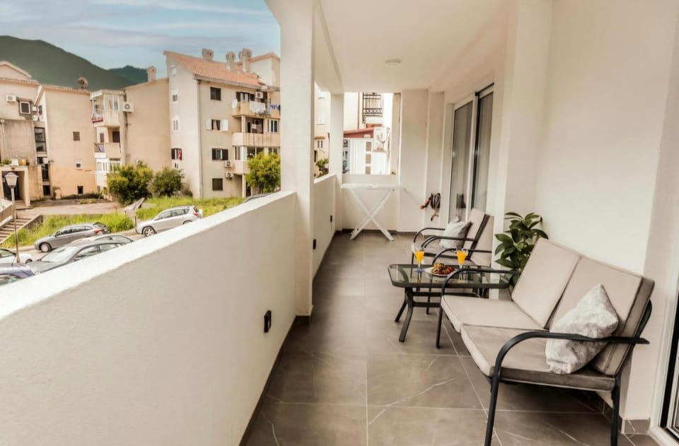 Property building, Balcony/Terrace
