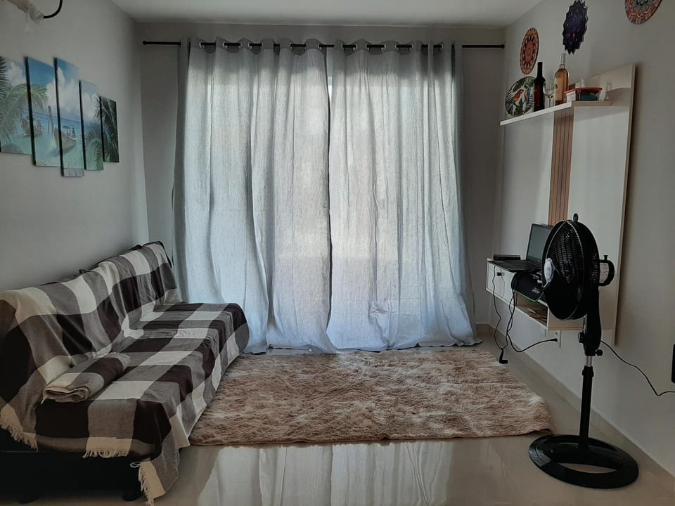 Bed, TV and multimedia, Living room, fireplace