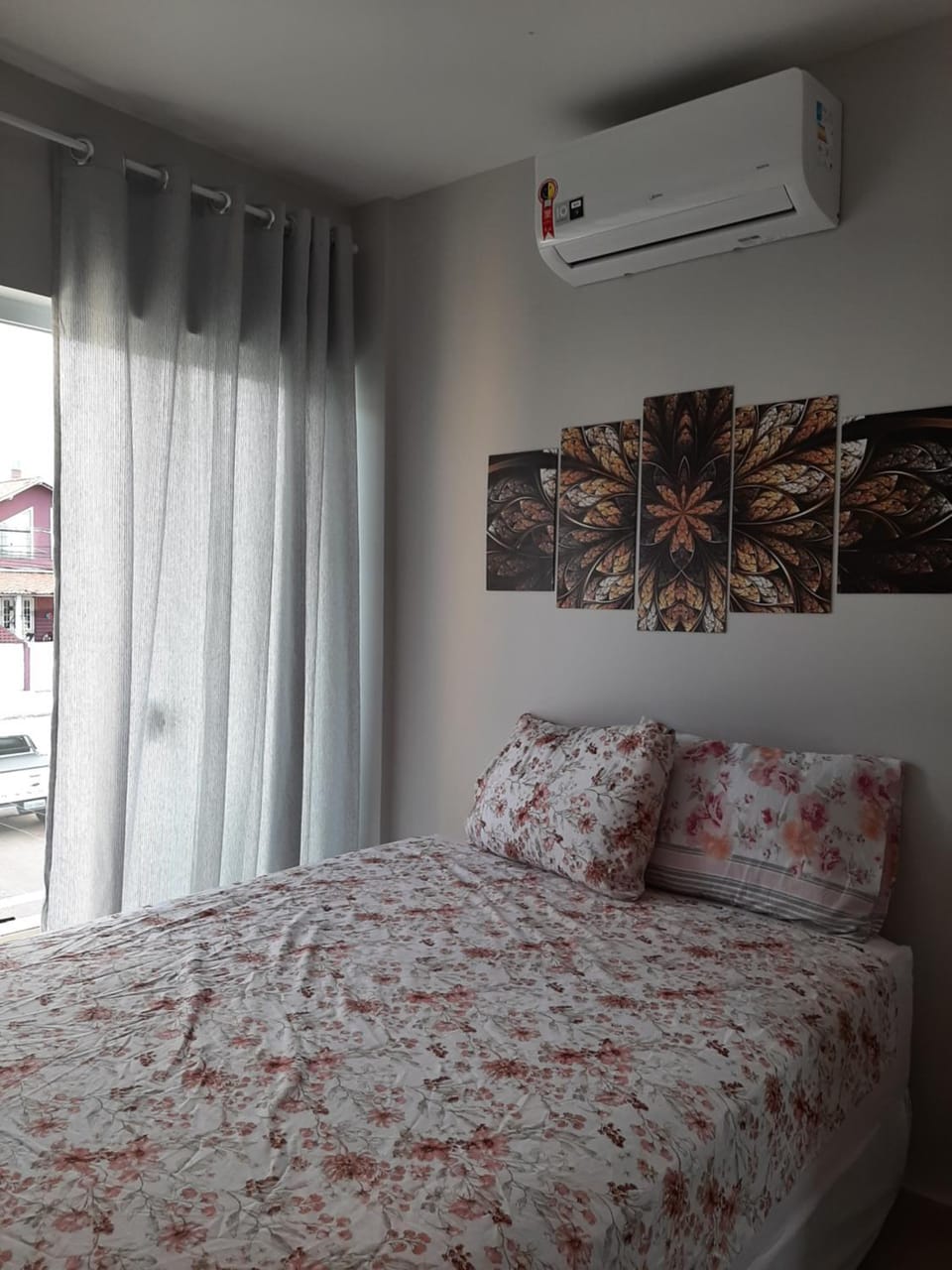 Bed, Photo of the whole room, air conditioner