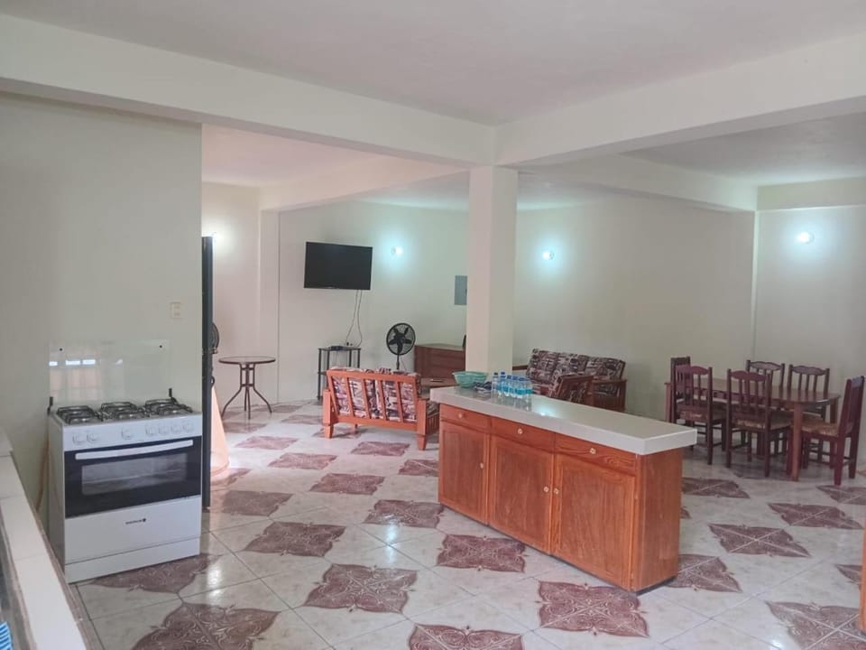 Communal lounge/ TV room, TV and multimedia, Living room, Seating area, Evening entertainment, Communal kitchen, stove, kitchen