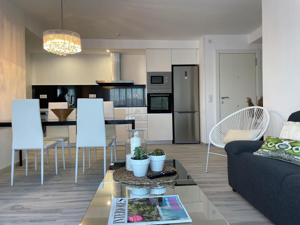 Kitchen or kitchenette, Living room, Seating area, Dining area, dishwasher, minibar, pet friendly, stove