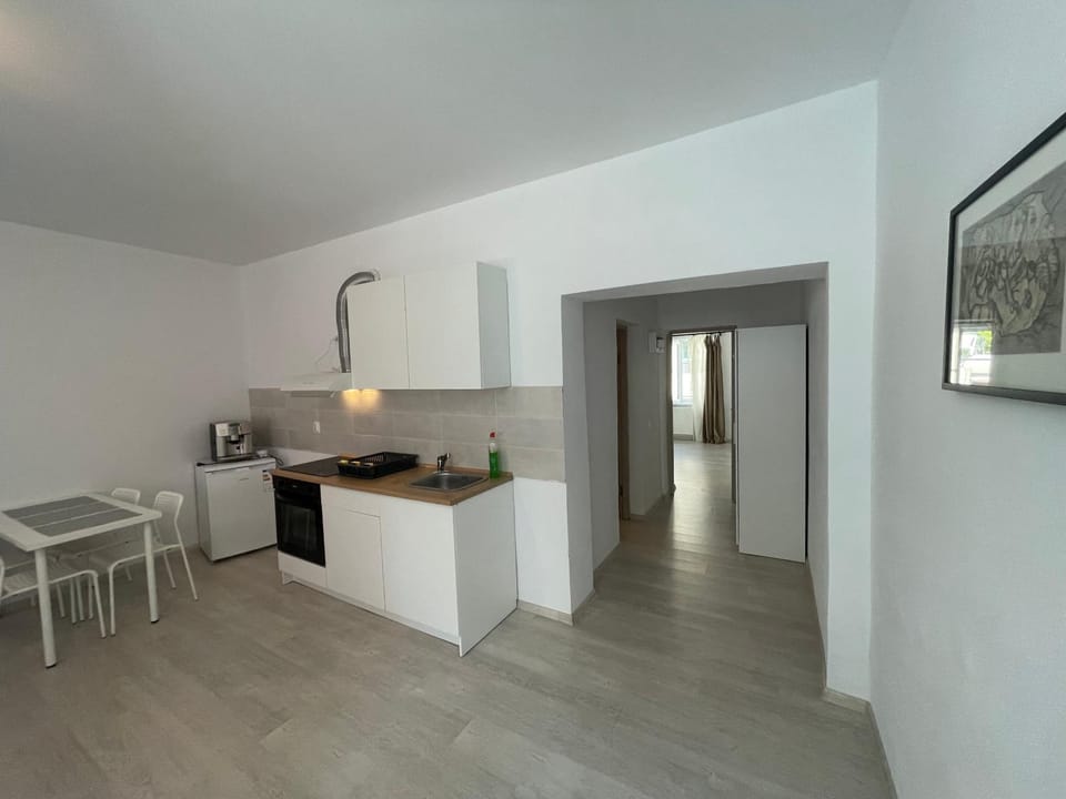 Kitchen or kitchenette, Dining area, pet friendly