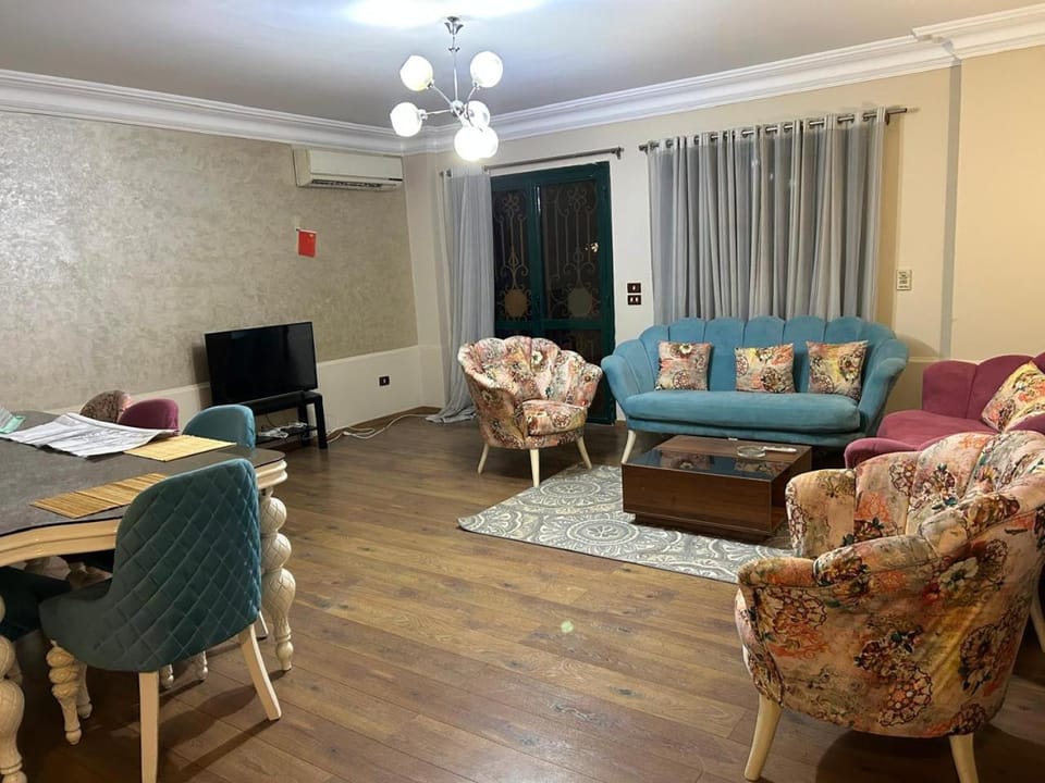 Comfortable apartment with a private garden near AUC شقه فندقيه Apartment in New Cairo City