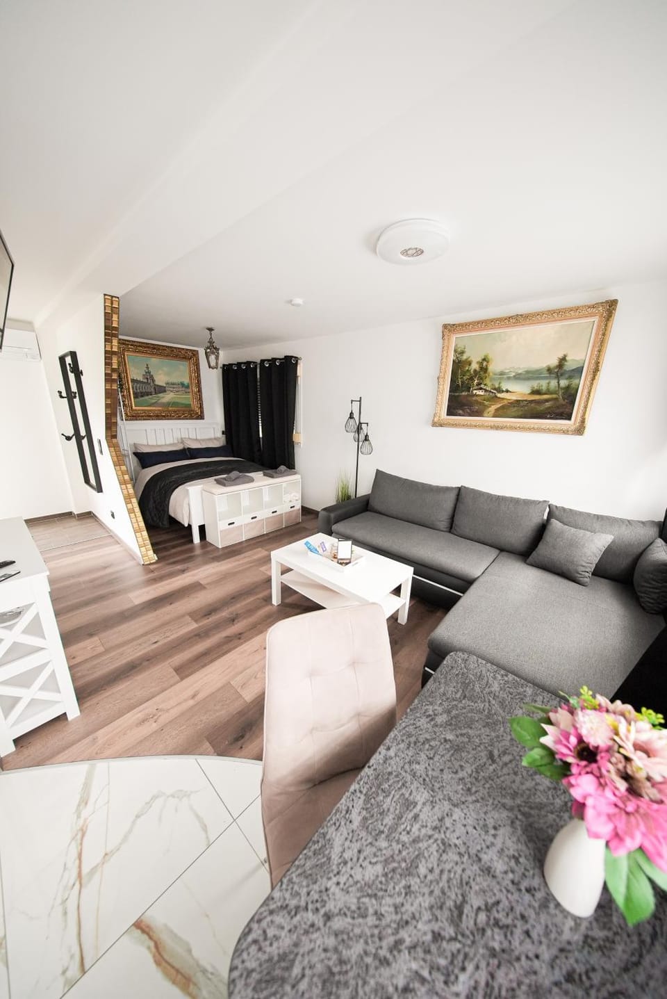 Bed, Living room, Photo of the whole room, Seating area, Bedroom