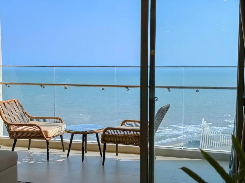 Natural landscape, View (from property/room), Balcony/Terrace, Balcony/Terrace, Seating area, Sea view