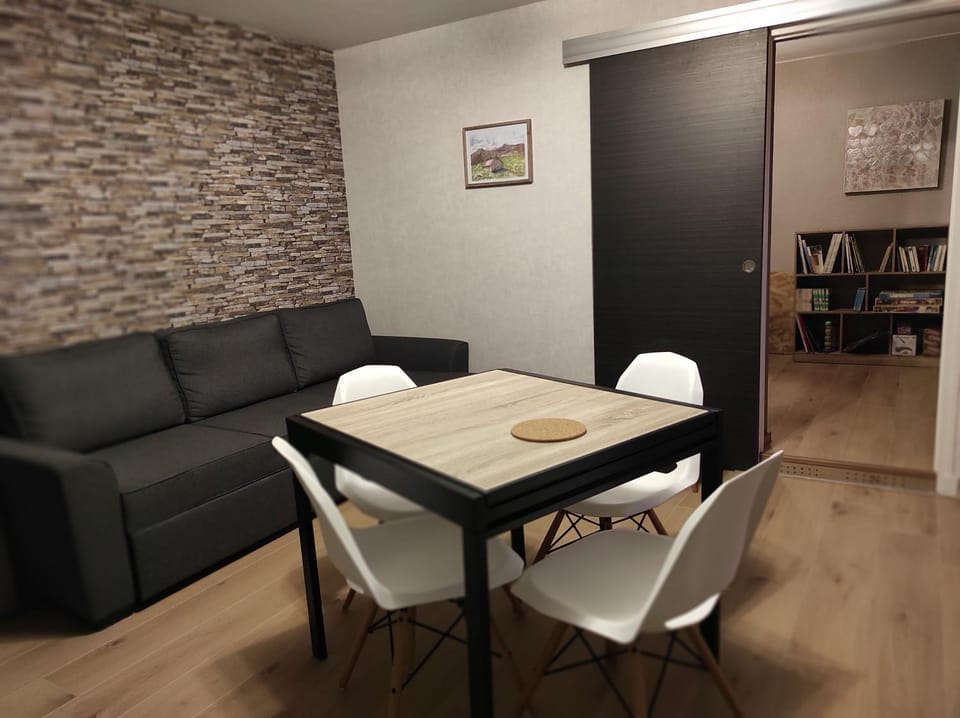 Seating area, Dining area