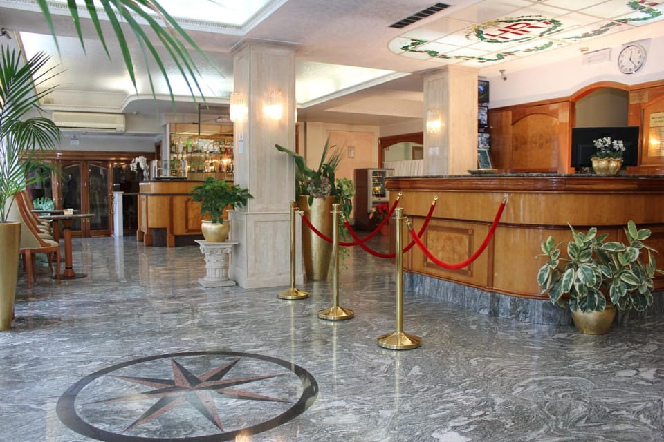 Lobby or reception, Lounge or bar