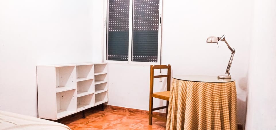 Room in Malaga Center, Homestay "Window to Road" - Habitación en Apartamento, Ventana a la careterra! Vacation rental in Malaga