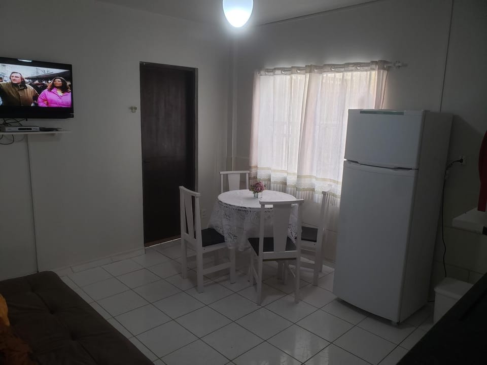 Apto 1 quarto, Centro de Bombinhas, 130 metros da praia. Apartment in Bombinhas