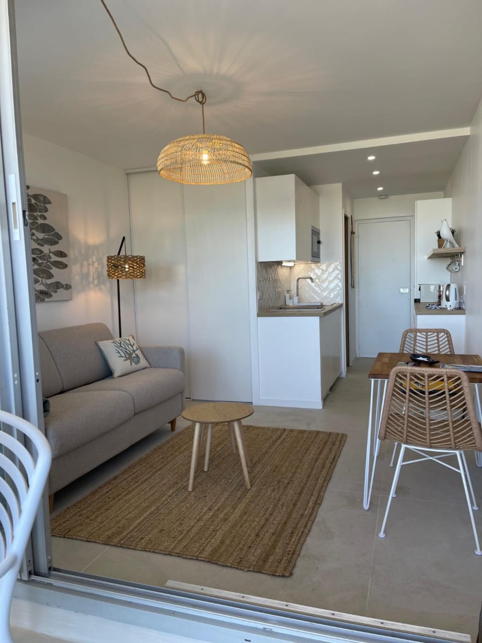 Seating area, Dining area