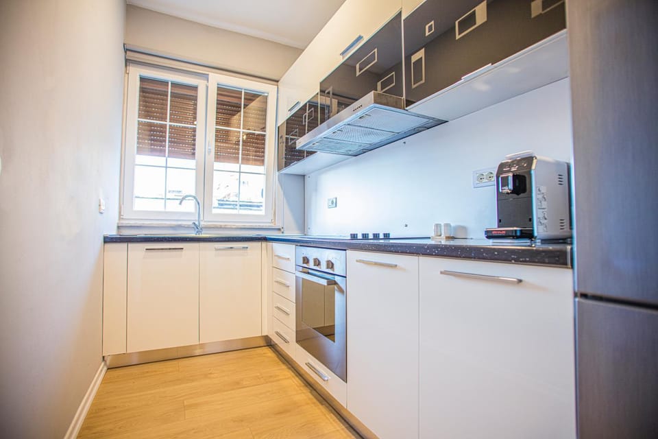 Coffee/tea facilities, Kitchen or kitchenette, dishwasher, oven, pet friendly, stove, kitchen