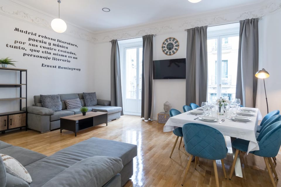 Living room, Seating area, Dining area