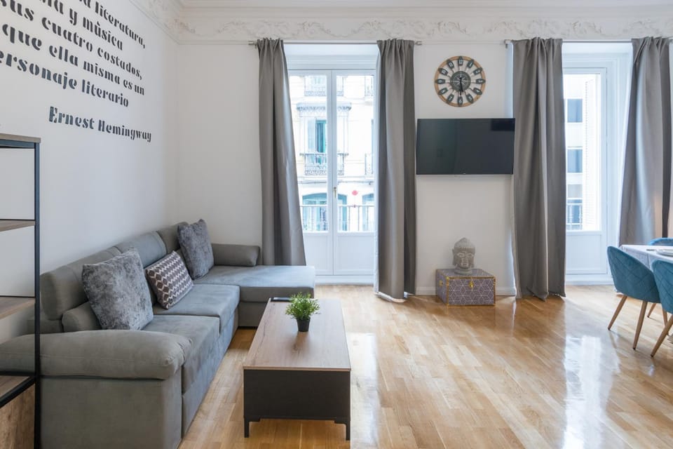 Communal lounge/ TV room, TV and multimedia, Living room, Seating area