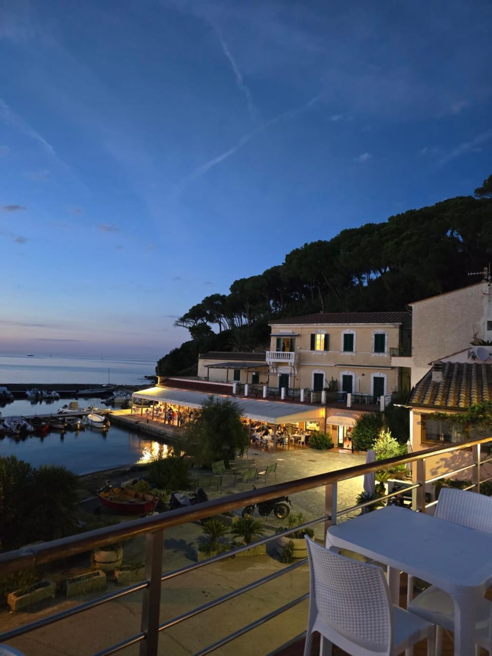 Restaurant/places to eat, View (from property/room), Balcony/Terrace, Sunset