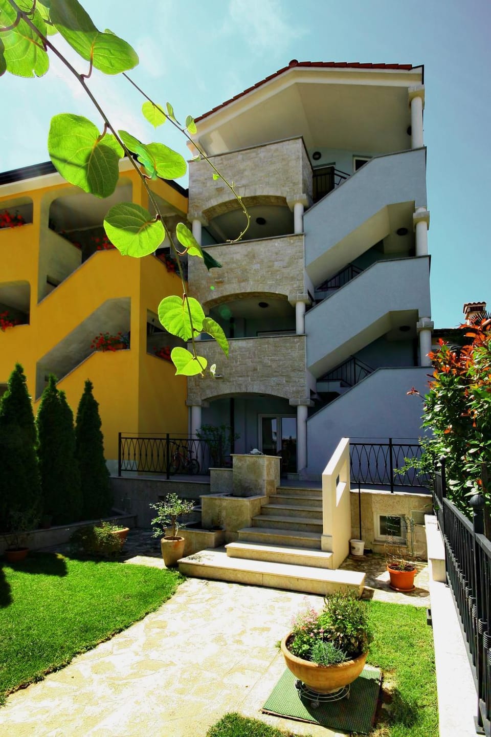 Facade/entrance