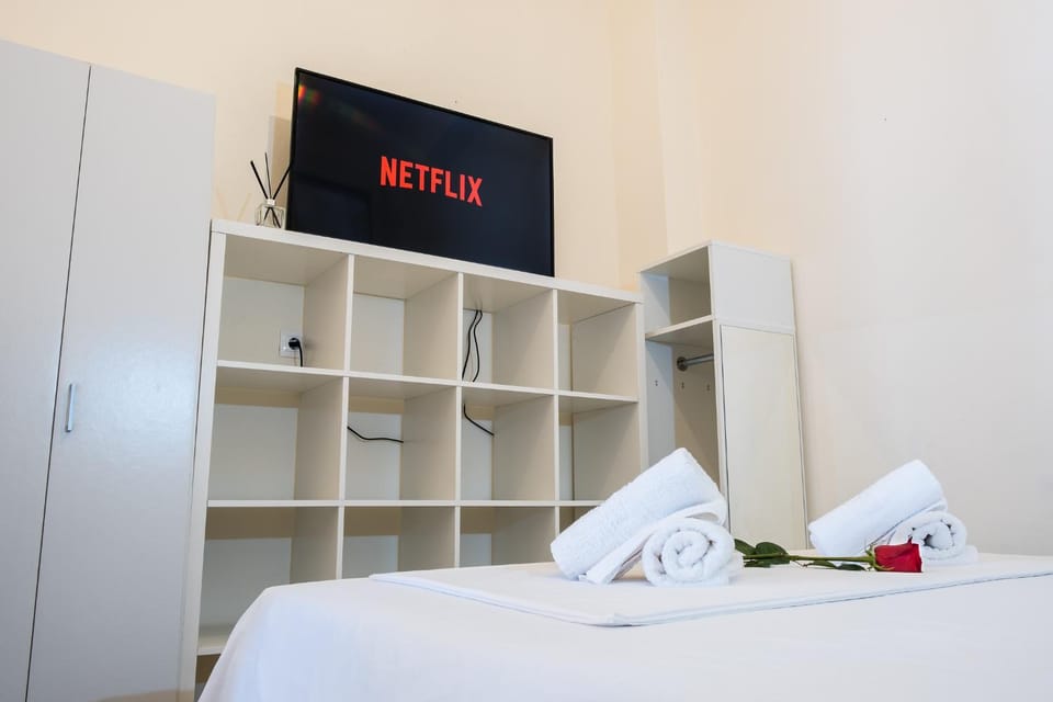 Bed, TV and multimedia, Bedroom, locker, wardrobe