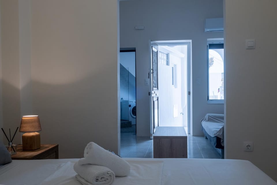 Bed, Living room, Bedroom