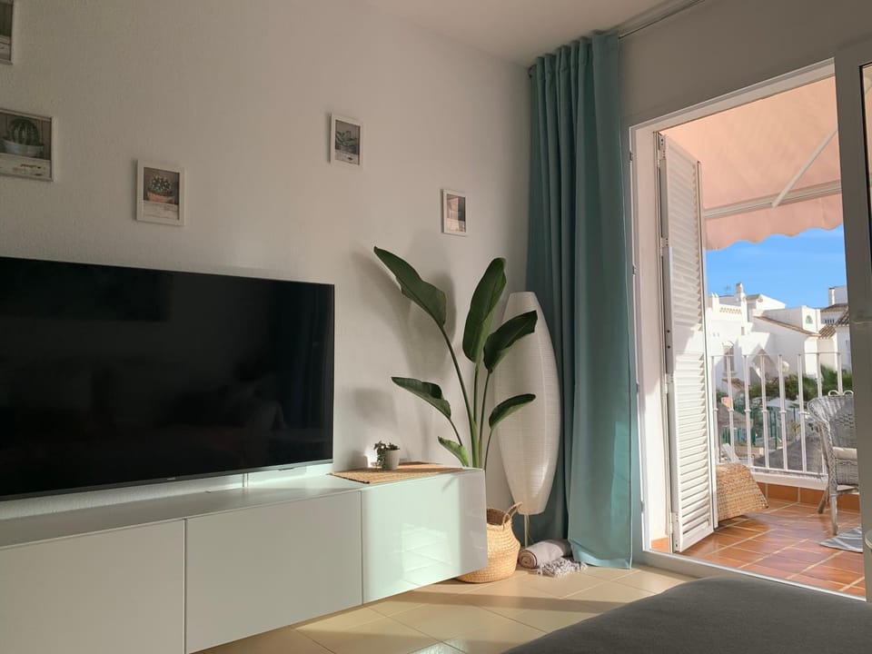 Communal lounge/ TV room, TV and multimedia, Balcony/Terrace, Living room, Evening entertainment