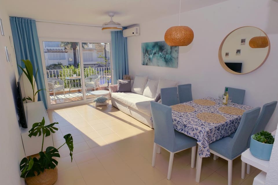 View (from property/room), Living room, Seating area, Dining area, Pool view, fireplace