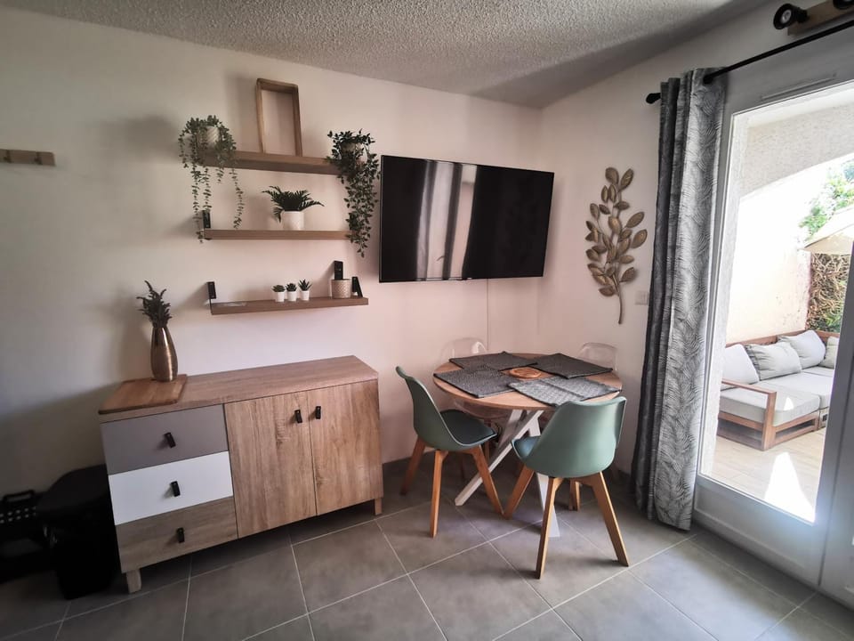 La Terrasse Ensoleillée de Sausset : Le Citronnier Apartment in Sausset-les-Pins