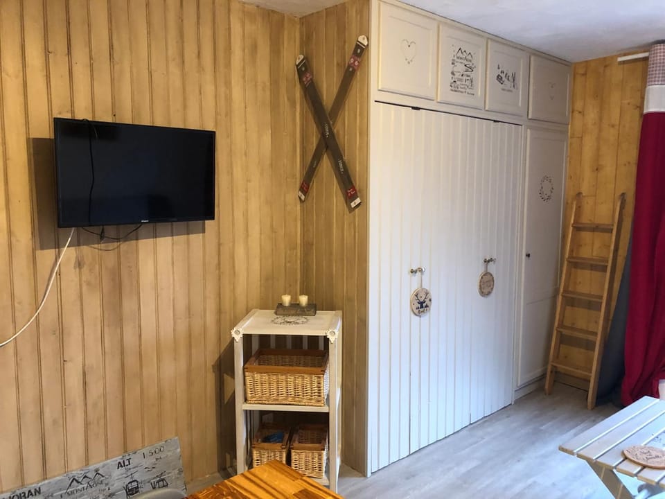 studio tout confort au pied des pistes du lioran Apartment in Auvergne-Rhône-Alpes