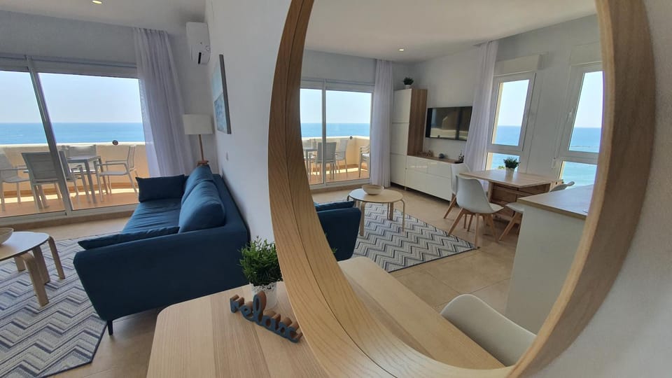 Balcony/Terrace, Living room, Seating area, Sea view