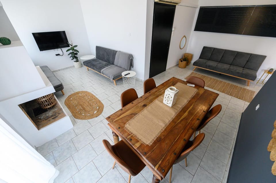 Seating area, Dining area