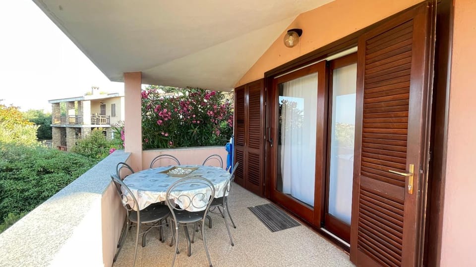 Property building, Patio, Day, View (from property/room), Balcony/Terrace, Dining area