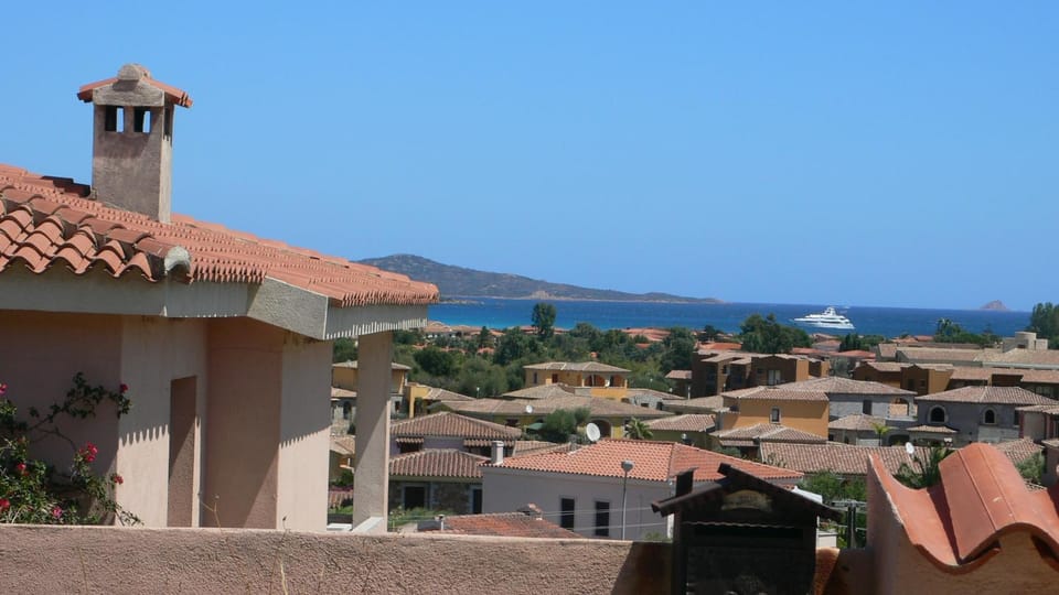 Property building, Day, Neighbourhood, City view, Mountain view, Sea view, Street view