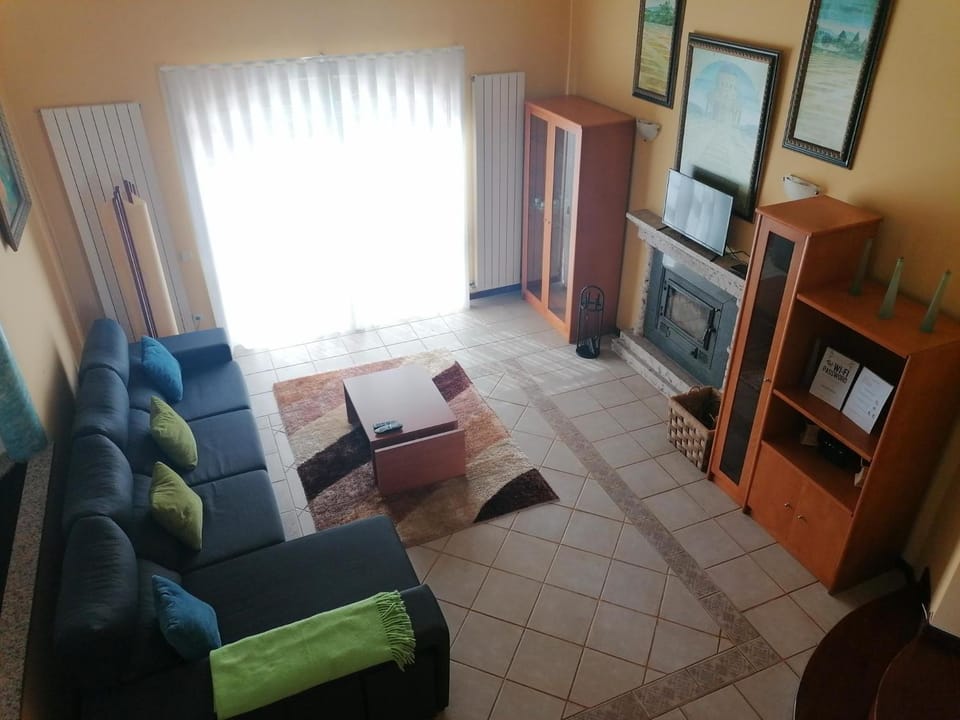 Communal lounge/ TV room, TV and multimedia, Seating area, flat iron, internet