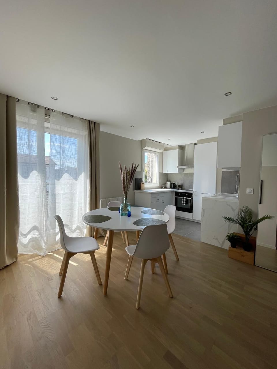 Business facilities, Dining area