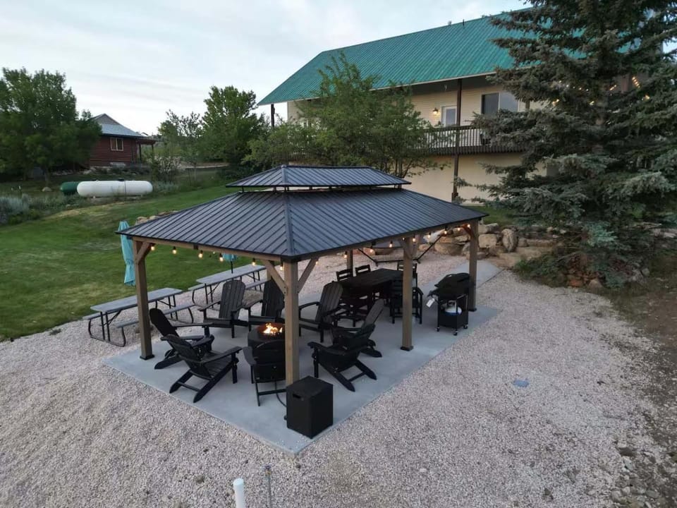 Bear Lake Emerald Retreat with lake view. House in Garden City