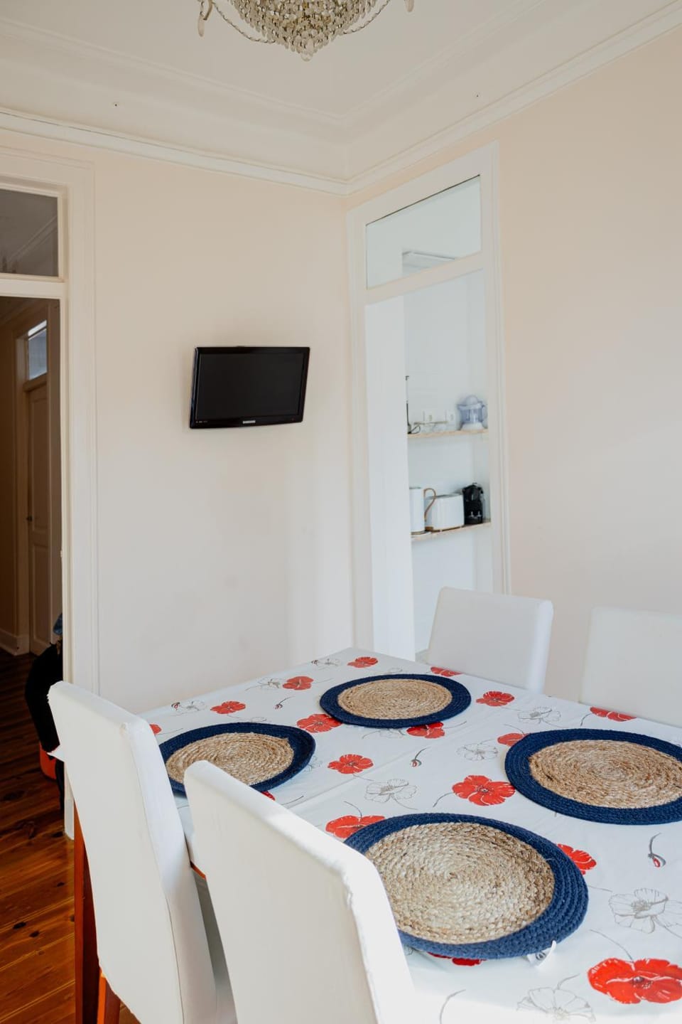 TV and multimedia, Dining area