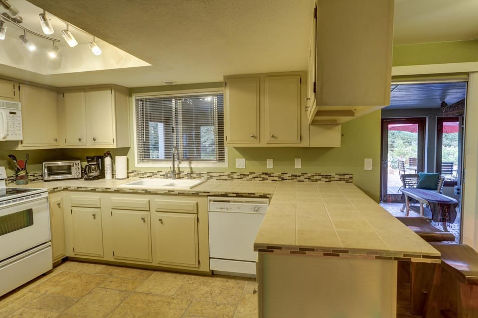 Kitchen or kitchenette, dishwasher, minibar, pet friendly, stove