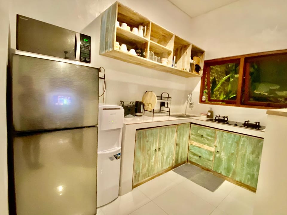 Coffee/tea facilities, Kitchen or kitchenette, minibar, stove, toaster