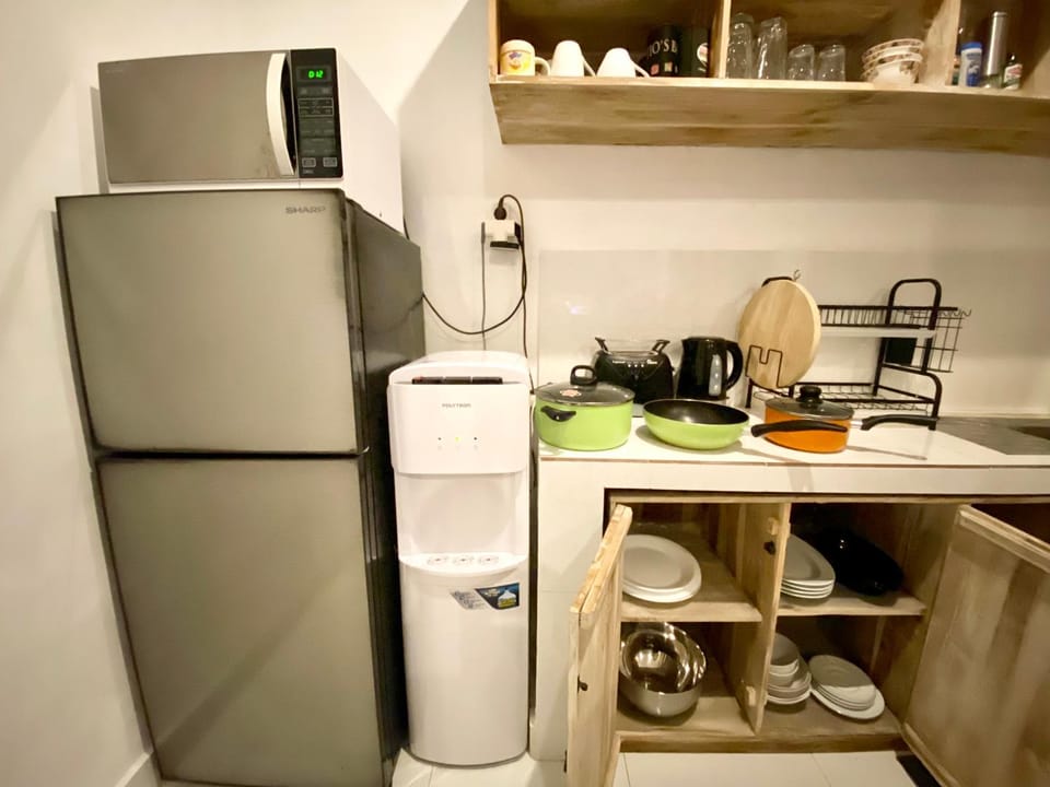 Coffee/tea facilities, Kitchen or kitchenette, minibar, oven, stove, toaster