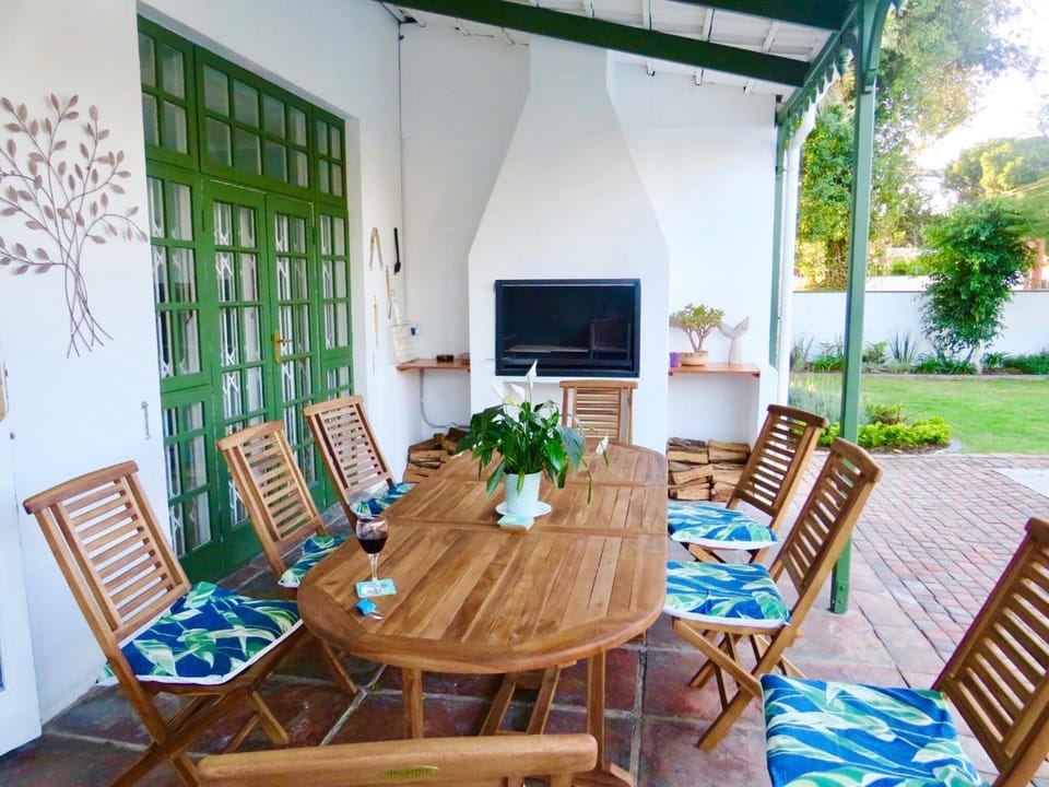 Patio, BBQ facilities, Seating area, Evening entertainment