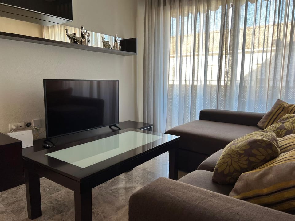 Communal lounge/ TV room