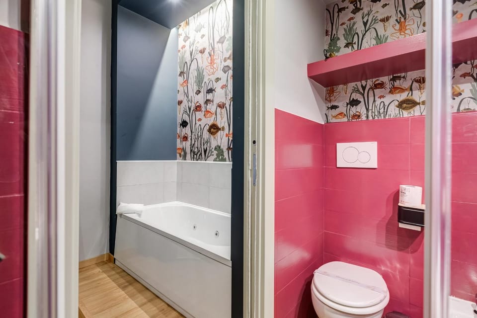 Shower, Toilet, Bathroom, Bath, towels