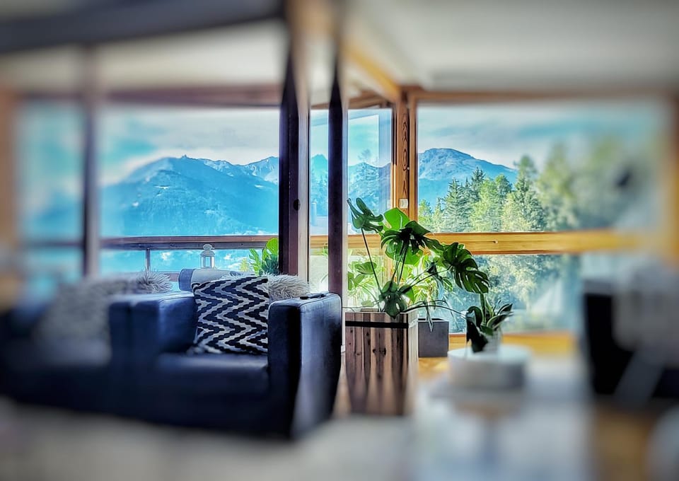 Living room, Mountain view