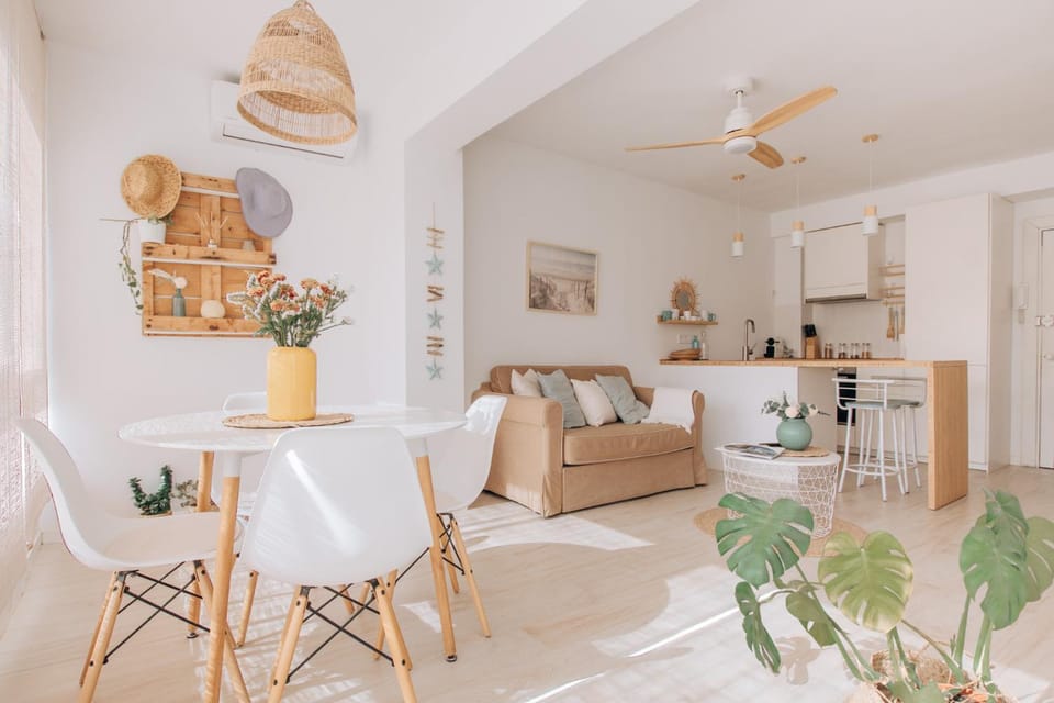 Living room, Dining area, fireplace, fireplace, air conditioner