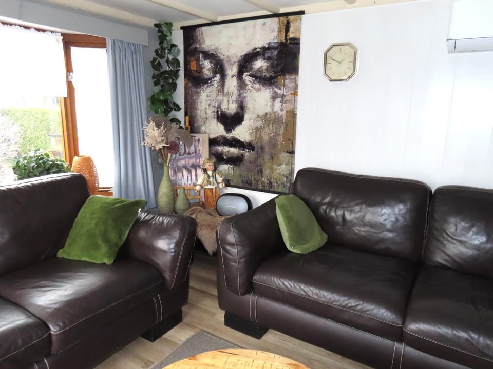 Living room, Seating area, air conditioner