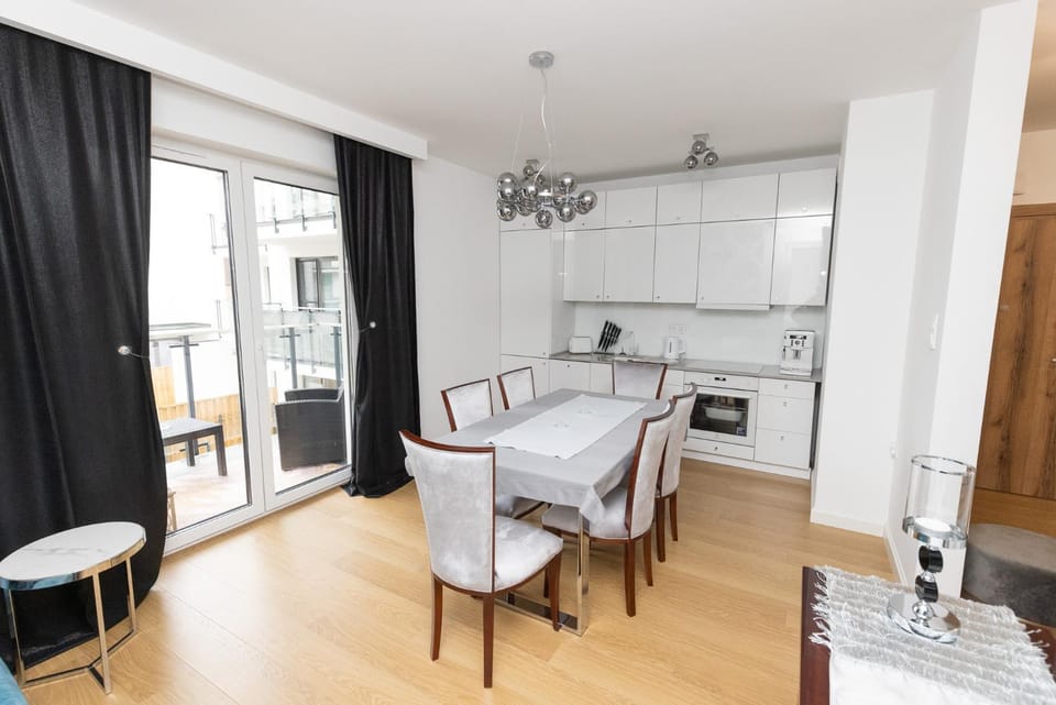 Apartament Business & Living No 2 Nad Zalewem w Cedzynie, hala garażowa Apartment in Poland
