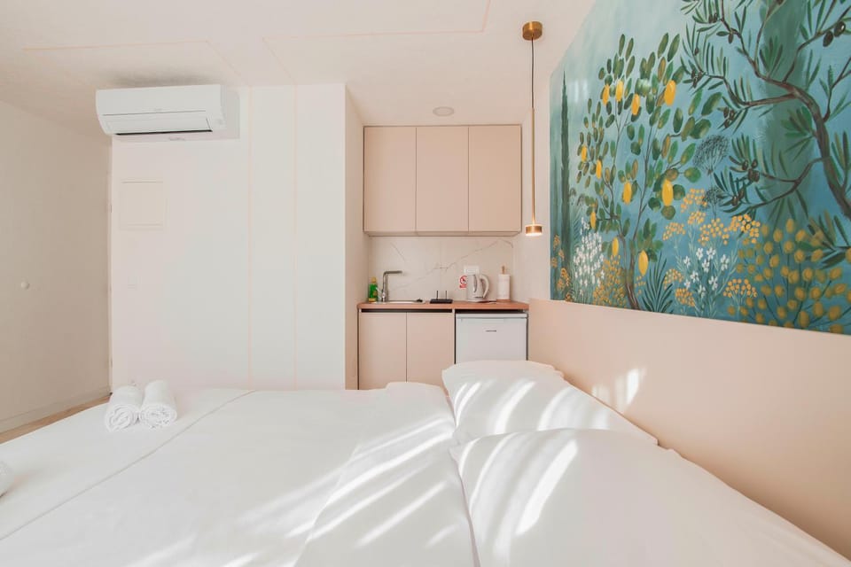 Bed, Kitchen or kitchenette, Photo of the whole room, Bedroom, air conditioner