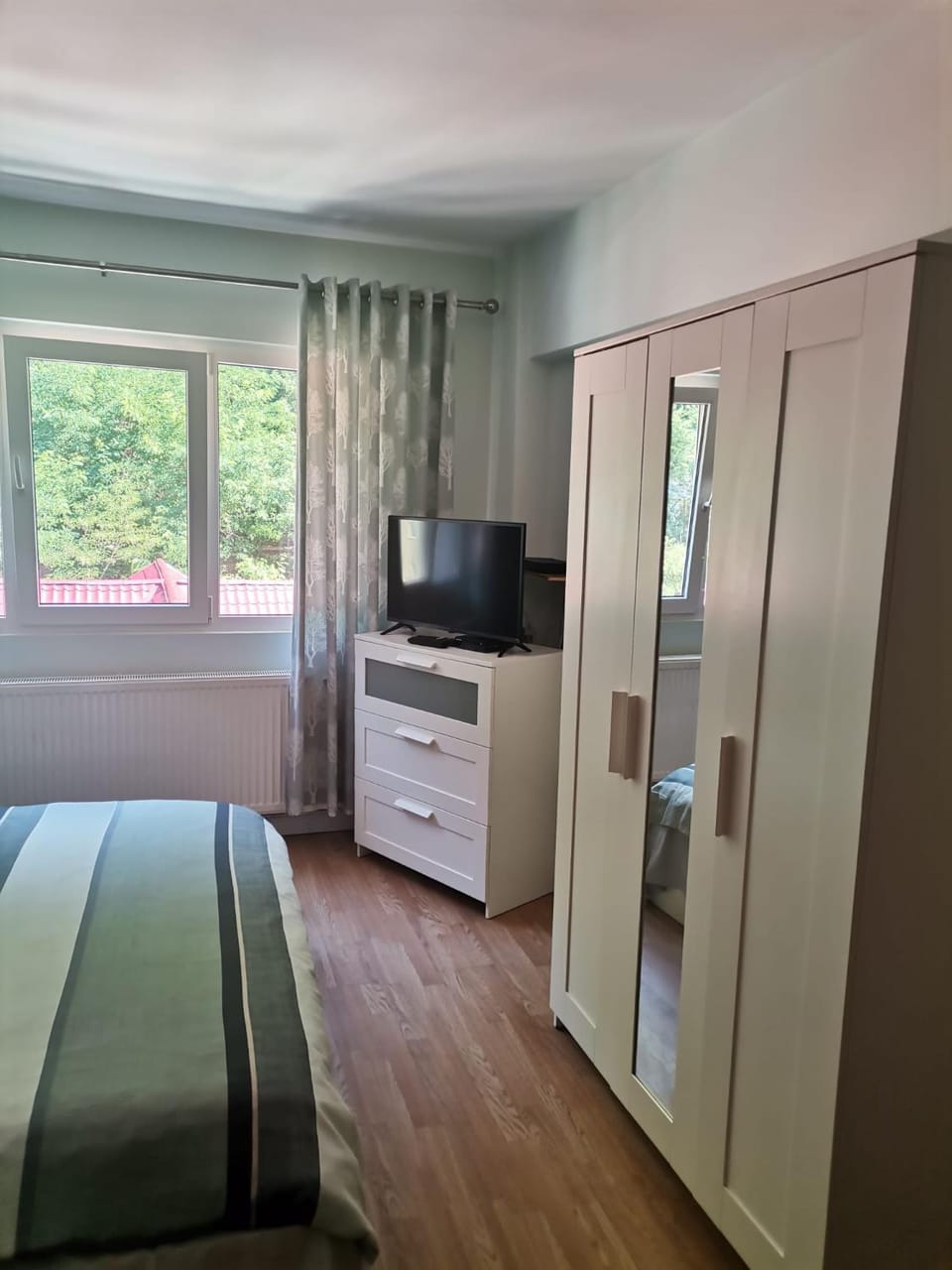 TV and multimedia, Photo of the whole room
