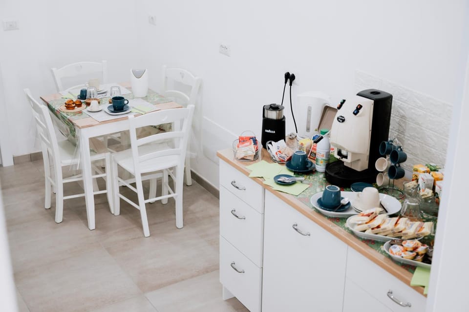 Breakfast, Internal: Not applicable to any particular room