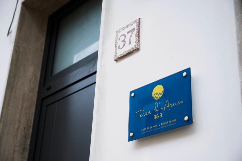 Facade/entrance, Logo/Certificate/Sign, Location