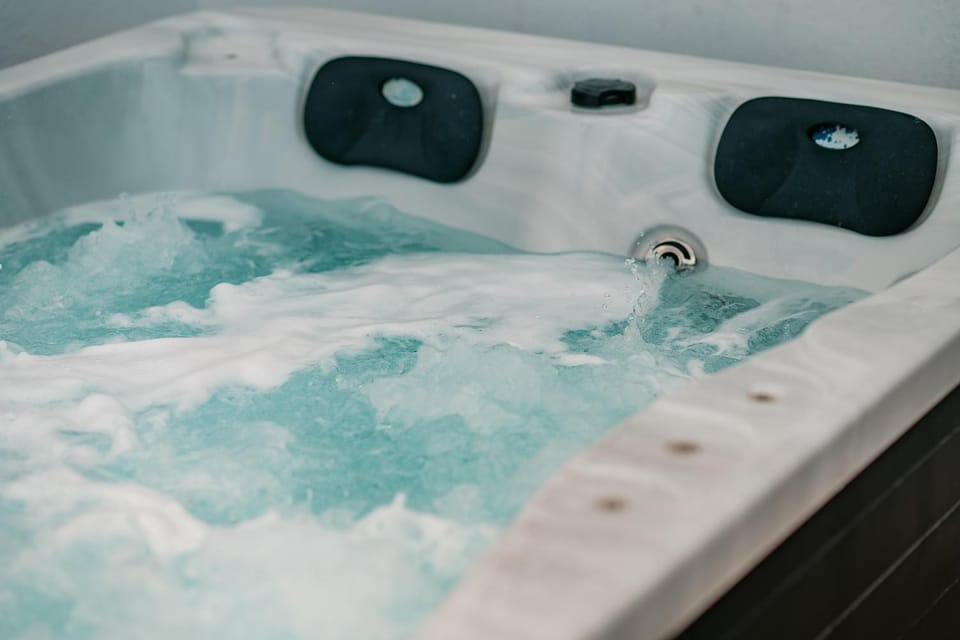 Suites with magical view & jacuzzi Apartment in Alimos